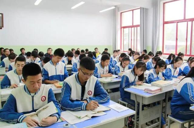 教育部动真格了。新规明确：小学一至六年级，全面取消跨校联考…