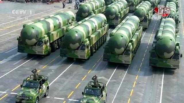 特朗普已签总统令，准备来真的，英高层：中国是有史以来最强对手