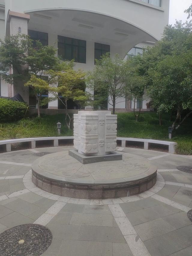 在余杭安溪参观宋代名人沈括墓园