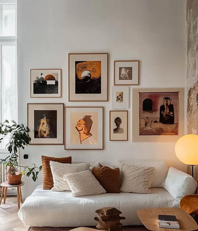 挂画不要只会挂中间！4个“作弊思路”，把画挂出格调！