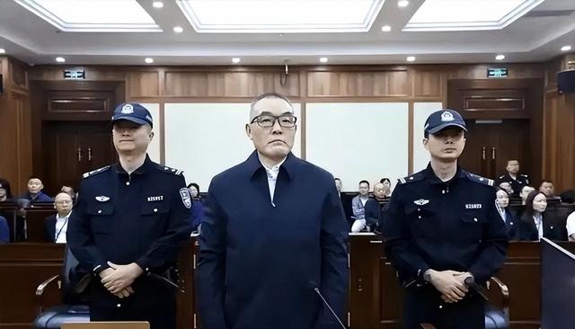 又揪出来一个大贪！金额达到9.7亿，首富夫人郝斌跨国逃亡失败了