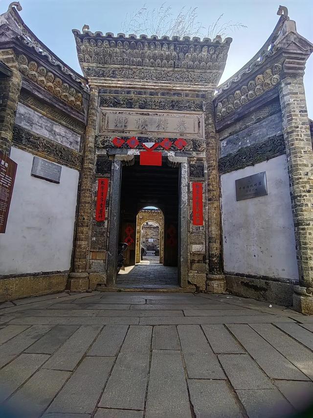 江西一座低调的古镇藏着50多幢明清豪宅，全球最大的莲花池就在此