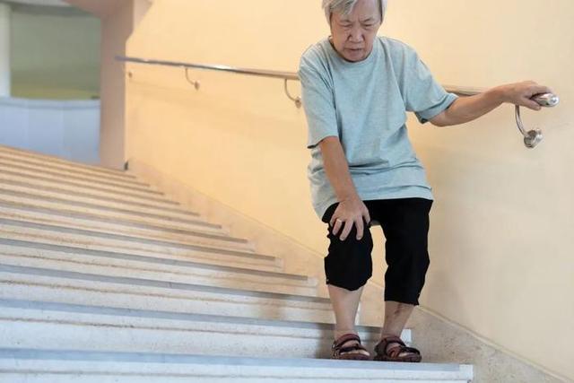 人活多久，看腿脚就知道？寿命长的人，下半身往往有这5个信号