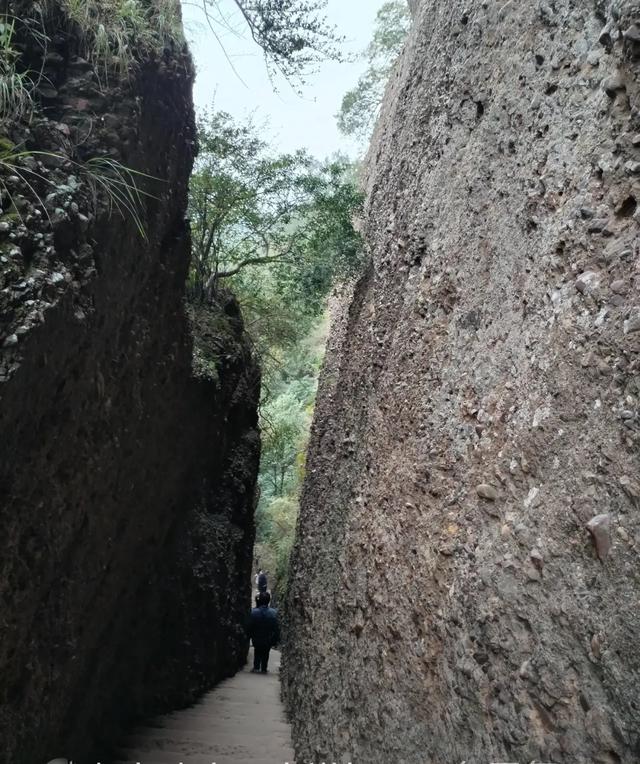 惊险奇关，一夫当关，万夫莫开
