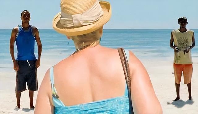 太疯狂！中国美女非洲旅游，黑人帅哥对她孔雀开屏，抢着入赘中国