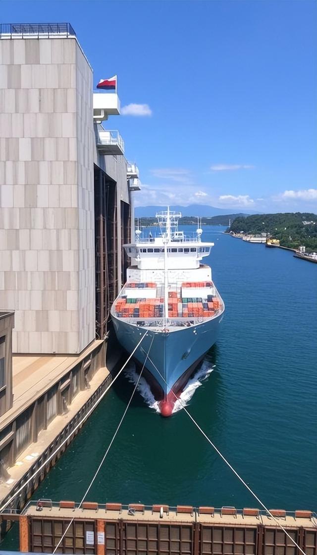 委内瑞拉致电中方后，油轮得到大批军舰护航，特朗普还是算漏一环