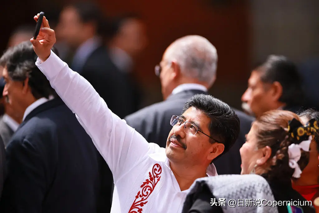 墨西哥掀起“鉴表潮”！草根紧盯官员手腕，权贵慌了神