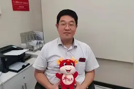 3秒一瓶啤酒，他喝出13个冠军，赢18万奖金9辆汽车，还喝来个媳妇图片