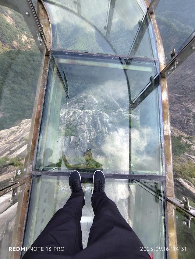 看明堂山⛰️万米高空玻璃栈道！悬崖天路！人间仙境！