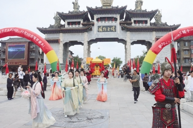 “玉”见东方美学 见证千年匠心 ——2025年国际玉城十一黄金周旅游购玉节开幕