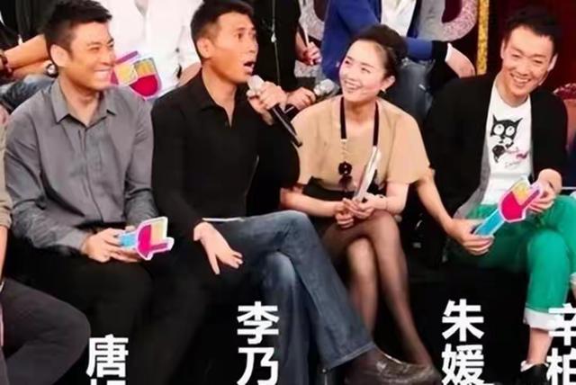 辛柏青吃饭被偶遇，李乃文给他夹菜，瘦了老的不成样，破碎感太强