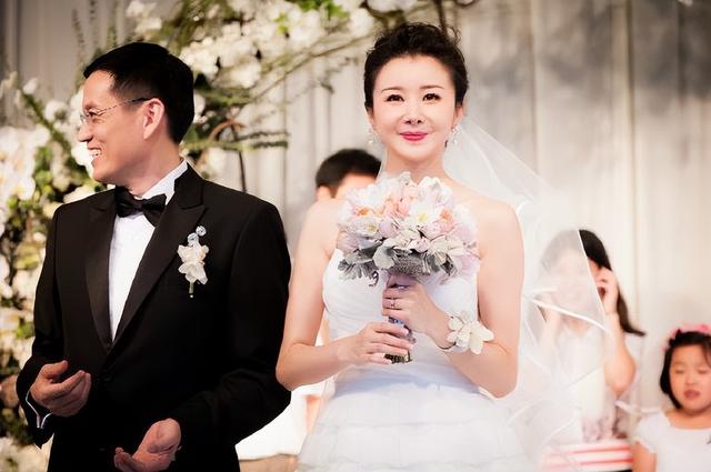 孙菲菲"离婚瓜"持续发酵，未婚先孕只是冰山一角，越爆料越狗血