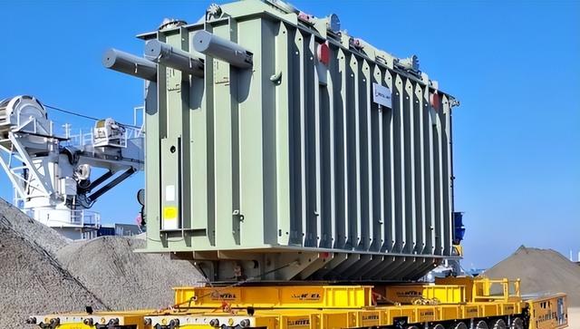 马斯克一语成真	，全球争抢的不是芯片，而是中国20万一台的变压器