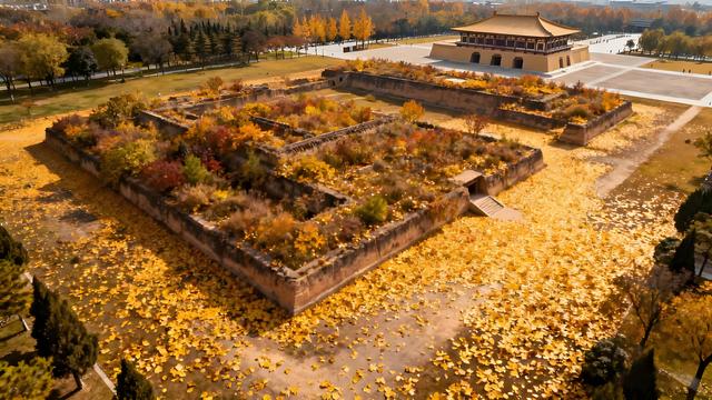 雁塔鎏金裁云影，秦岭披霞染秋光 — 漫步长安千年画卷里的清秋诗行