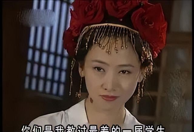 多位明星在景区打工：林俊贤成酒糟鼻老汉，翁虹胖了，他状态真好