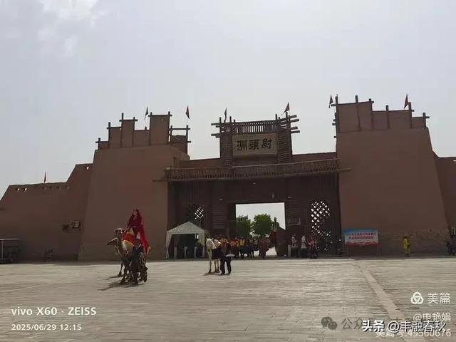 探秘新疆巴楚红海景区：自然与人文的交响｜ 申艳娟