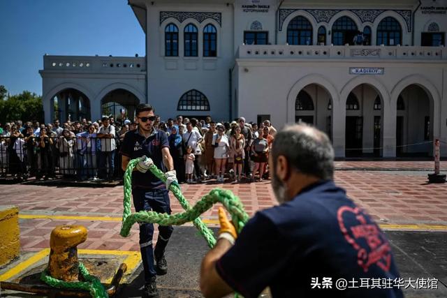 伊斯坦布尔的挚爱渡轮：连接两大洲的标志性航船