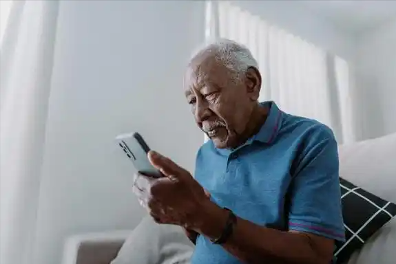 晚上十点睡觉错了？医生苦劝：过了65岁，睡觉要尽量做到这4点