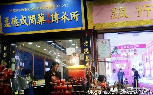 秋雨中的“西安回民街”街市（“陕西之旅”之六）