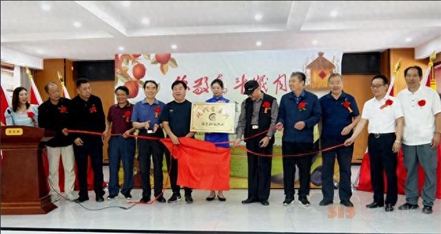 惠风滋润枝头秀 硕果金秋格外红--现代书画网携手书画名家扎根乡村
