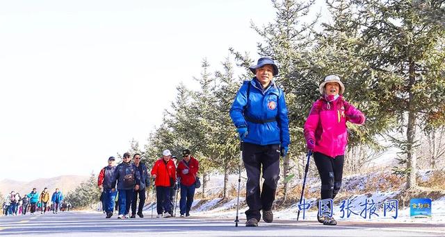 【组图】张掖肃南：初冬徒步健身强体魄