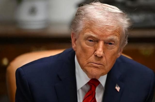 83岁拜登带病出山，一开口就冲着中国来，对特朗普痛心疾首