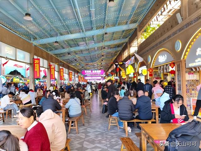 国庆大假，一家人去游新疆大巴扎，美食与歌舞表演太攒劲了！