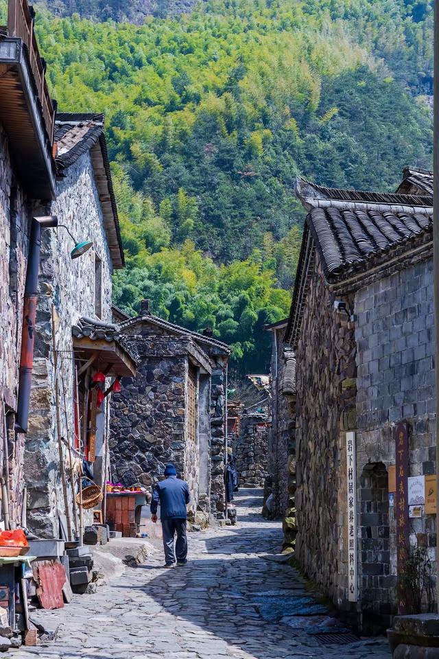 岩下石村：时光磊起的水墨长卷