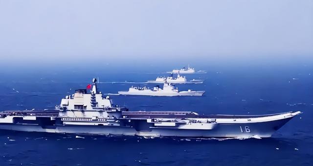 中美航母“历史性会师	”？解放军百艘舰艇出动，西太乱成了一锅粥