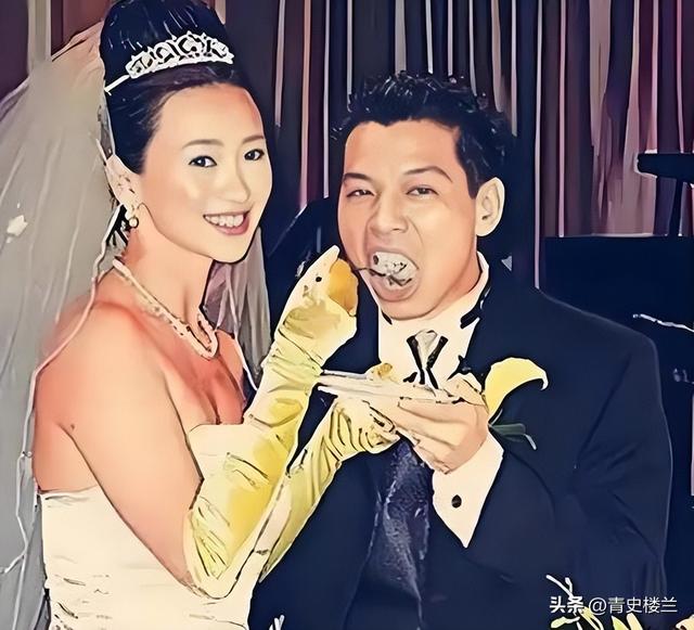 她出身清华大学	，因拍三级片与父母决裂，如今再不让女儿进娱乐圈
