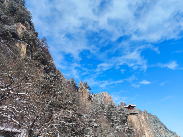 告别秋景，奔赴鸡峰山的第一场雪｜冬日旅行启动
