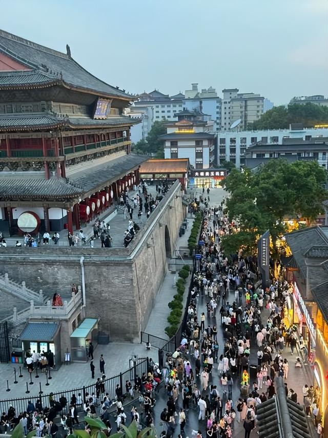 吃着回民街美食长大的老西安掏心窝子：千万别去回民街，太扎心