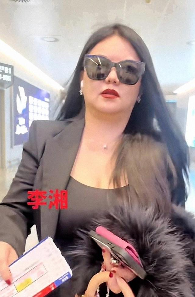 钱再多有何用！50岁常住英国的李湘	，终于为自己的行为付出了代价