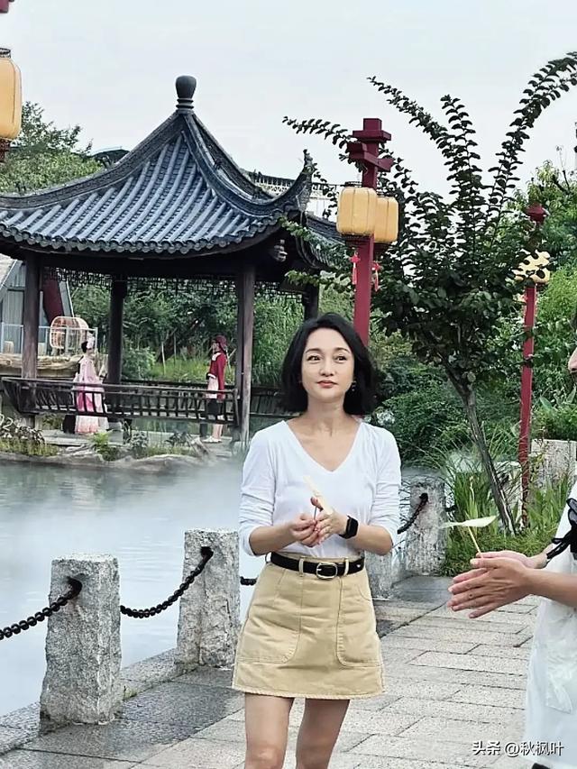 江西偶遇周迅，个子不高，大眼睛真的特别漂亮有灵气，挺漂亮的