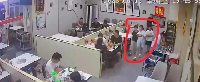 7口人续面后续：女子和解被拒，老板坚决不调解，警方介入也没用