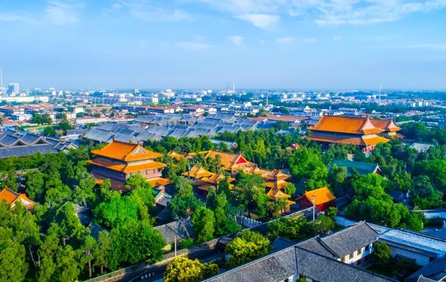 各位旅客，前方到站，济宁站！