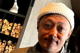 42岁余文乐近照苍老，皱纹堆积面容沧桑，已三年未拍戏图片