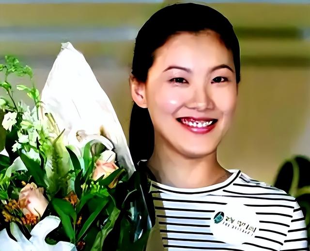 恩爱23年抵不过残酷现实，73岁梁锦松衰老萎缩，47岁伏明霞正美貌