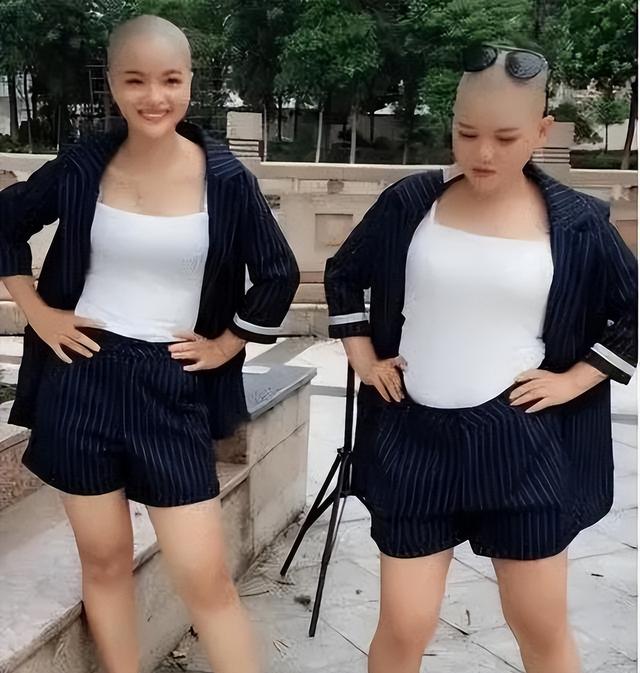 搔首弄姿，与游客寻欢作乐？五台山美貌“尼姑”为何能如此放肆？