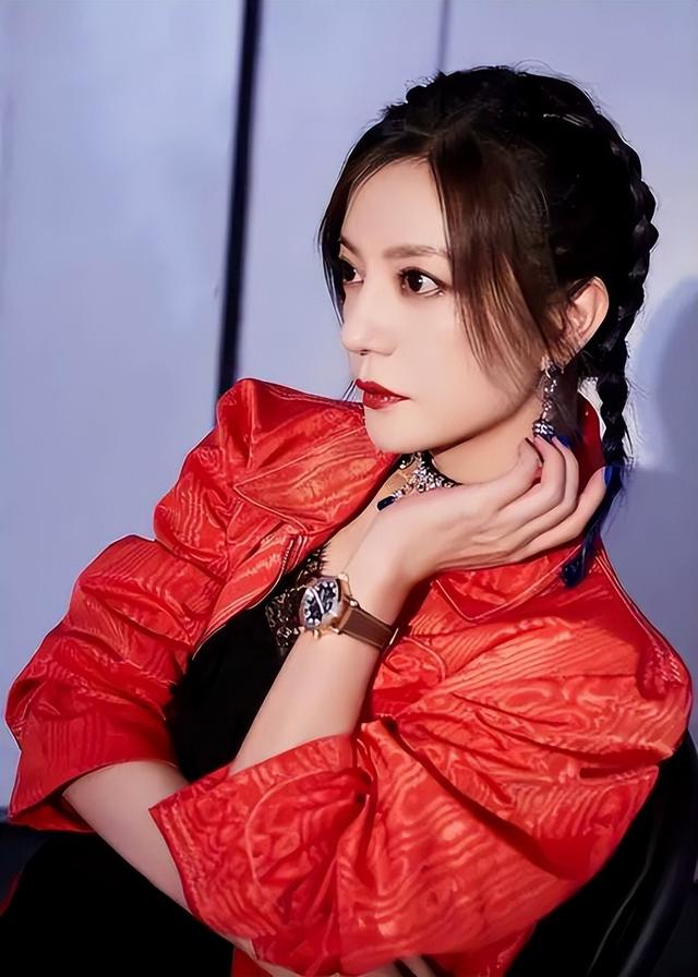 封杀四年，49岁赵薇突传消息，因胃癌去世传闻5个月前就真相大白