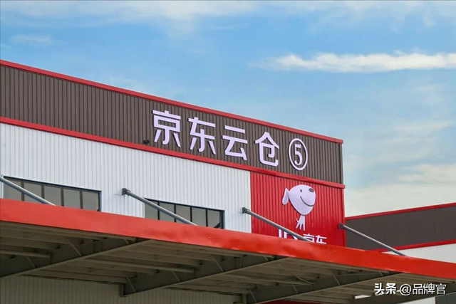 30万人次！70万枚9.9元鸡蛋售罄，又一零售巨头扑向“穷鬼超市”