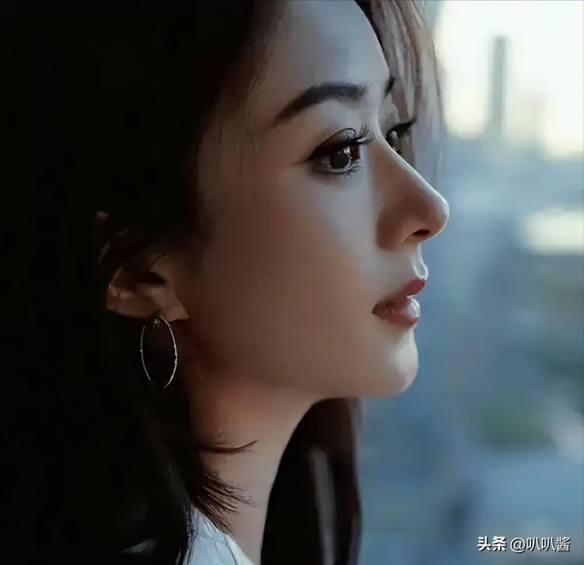 官方发文，高调官宣38岁赵丽颖喜讯，让冯绍峰和整个娱乐圈沉默了