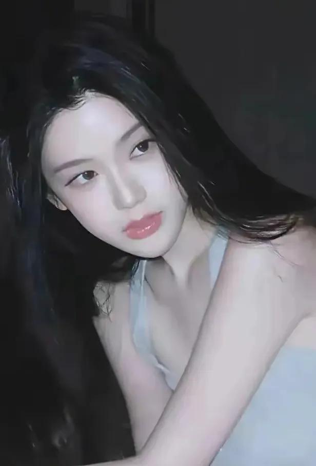 深圳国际学校校花——林咖吟，长的太漂亮了，随便一拍直接就壁纸