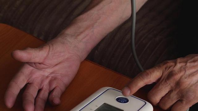 脑出血跟戴帽子有关？医生警告：52岁后，天冷要注意这6件事