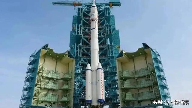 太空碎片威胁升级，神舟二十号飞船遭撞击，6名航天员能否长驻？