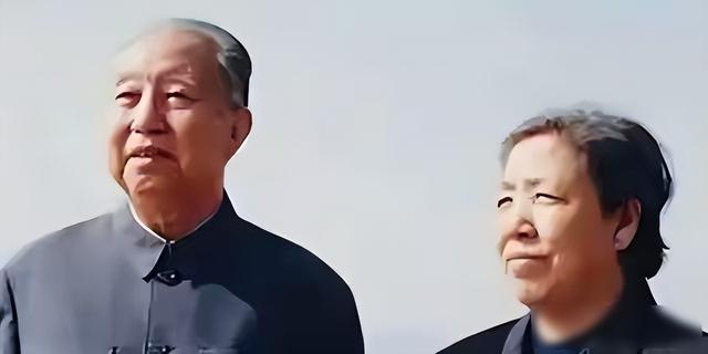 她15岁入党	，18岁和主席成亲，如今仍健在，却几乎不出来露面