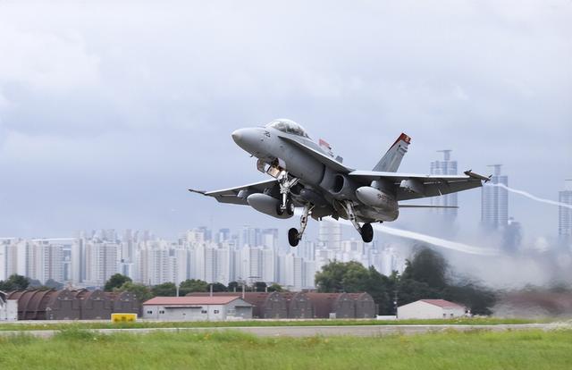 历史开了个玩笑	，先倒下的不是乌克兰，而是百年中立的瑞士？