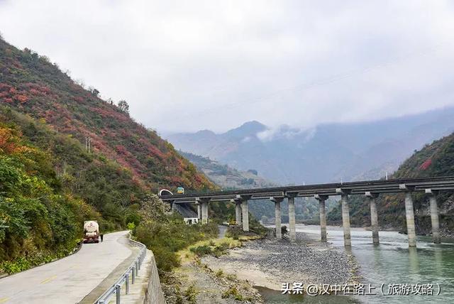汉中出发沿嘉陵江跨省自驾,把秦巴深秋的美景装进车窗~图片