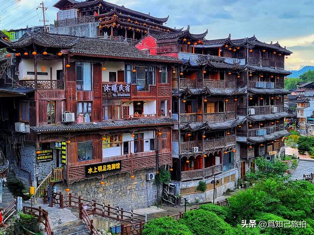 有着2300年历史的芙蓉镇是湘西“四大名镇”之一