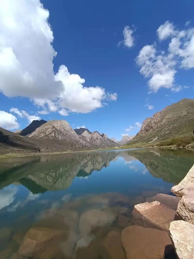 东北大姨进藏旅游，私骑路边价值20万摩托，翻车后 逃逸拉黑车主